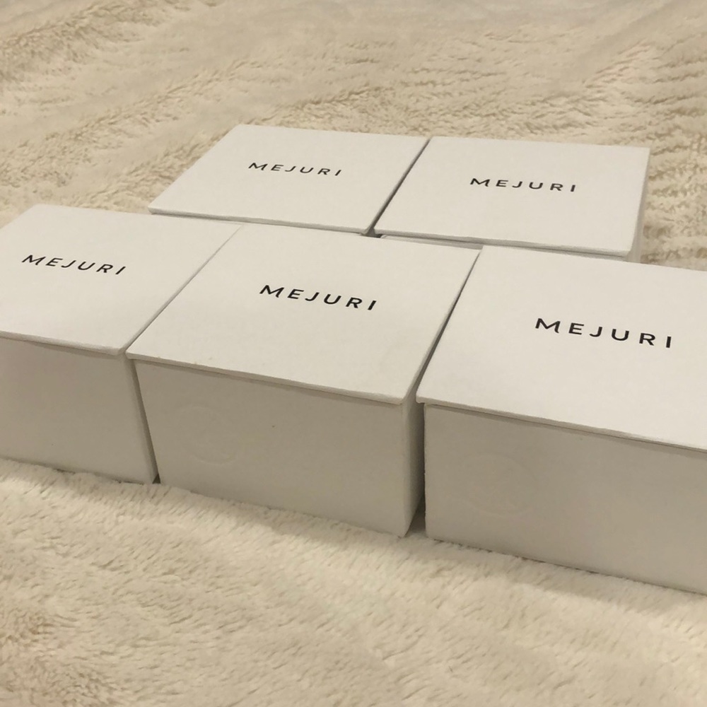 Mejuri gift boxes